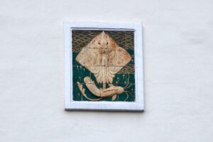 stingray-relief-sculpture
